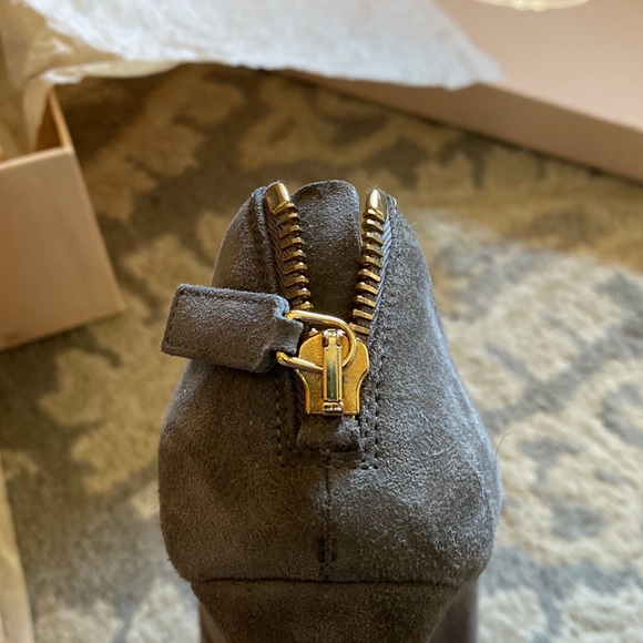 Authentic Prada platform heels - Picture 13 of 16